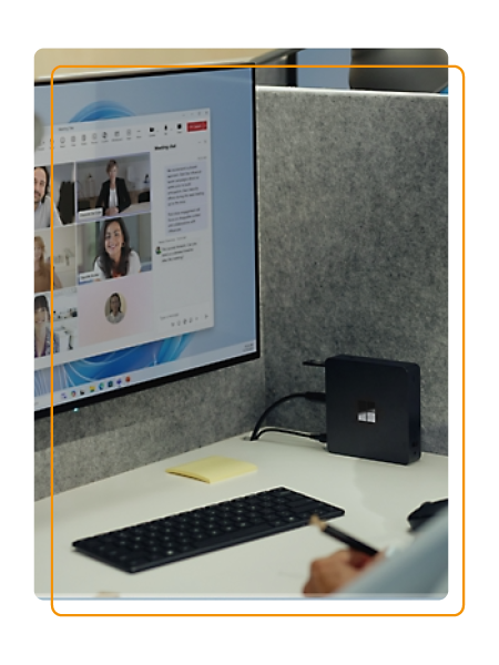 Person on a Teams call using a W365 Link device